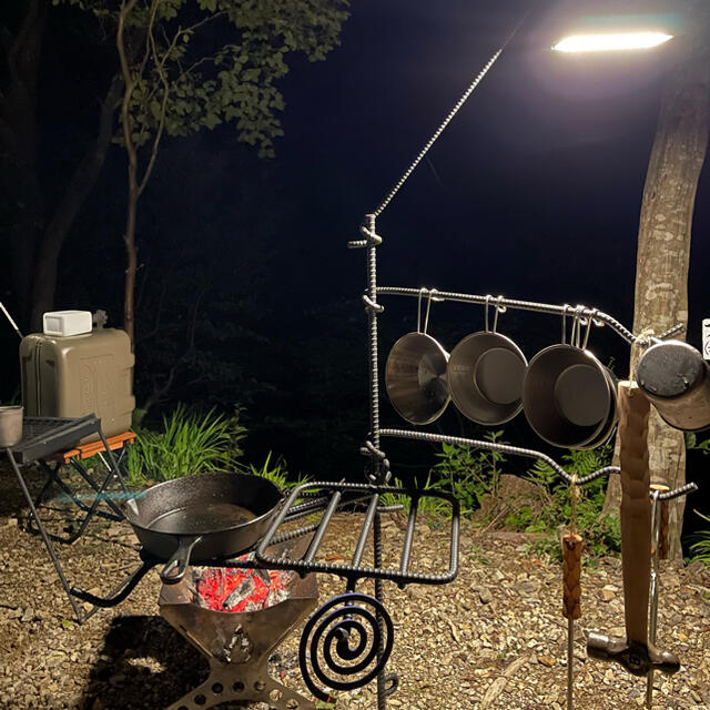 焚き火　ハンガー　ランタンハンガー　フライパン置き　鍋置き　キャンプ　アウトドア スポーツ/アウトドアのアウトドア(調理器具)の商品写真