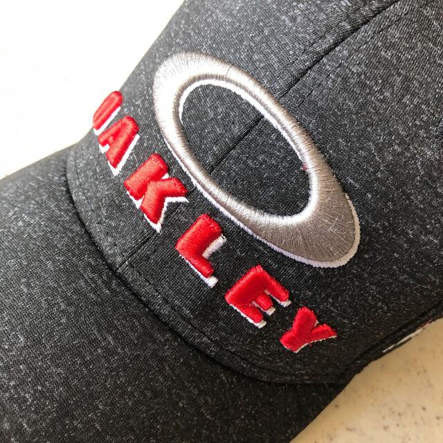Oakley(オークリー)の【新品.未使用品.タグ付き】OAKLEY オークリー　キャップ メンズの帽子(キャップ)の商品写真