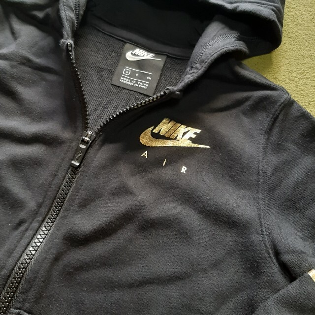 NIKE(ナイキ)のNIKE　Ssize(130～140cmくらい)　ゴールドロゴパーカー キッズ/ベビー/マタニティのキッズ服男の子用(90cm~)(ジャケット/上着)の商品写真