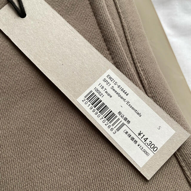 FEAR OF GOD(フィアオブゴッド)のESSENTIALS SP21 SWEATPANT TAUPE トープ メンズのパンツ(その他)の商品写真