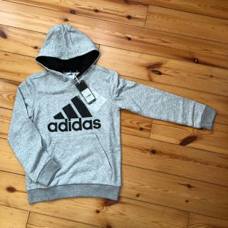 アディダス(adidas)の新品タグ付き adidas ロゴパーカー 140(Tシャツ/カットソー)