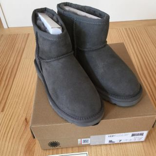 アグ(UGG)のUGG ムートンブーツ クラシックミニII グレー US7 24センチ(ブーツ)