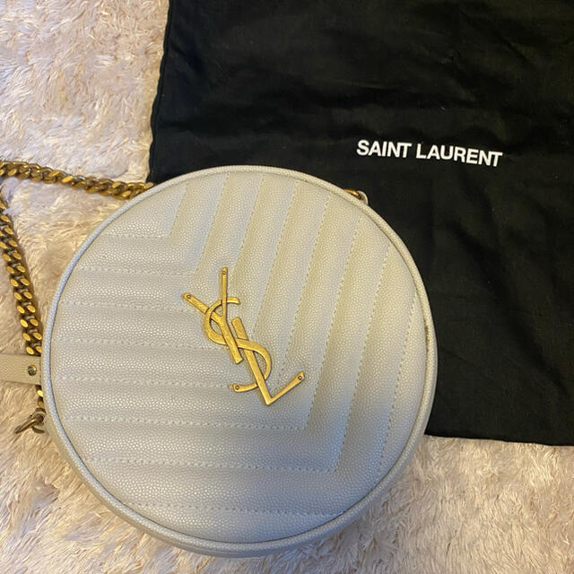 Saint Laurent(サンローラン)のYSL ラウンドショルダーバッグホワイト レディースのバッグ(ショルダーバッグ)の商品写真