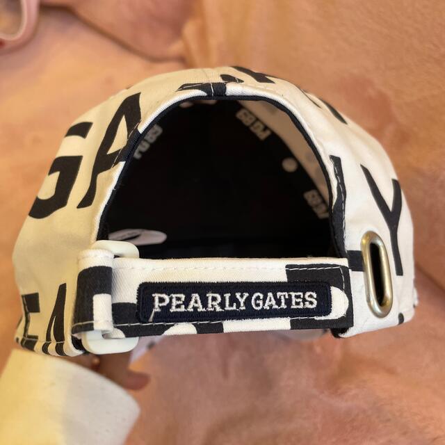 PEARLY GATES(パーリーゲイツ)の【新品未使用品】I'm PEARY GATESロゴプリント キャップ レディースの帽子(キャップ)の商品写真