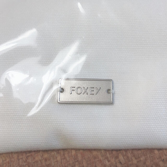 FOXEY(フォクシー)の"エマ様ご専用"❤︎FOXEY ノベルティ巾着(ホワイト)×ストロー素材  レディースのファッション小物(ポーチ)の商品写真