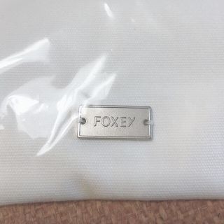 フォクシー(FOXEY)の"エマ様ご専用"❤︎FOXEY ノベルティ巾着(ホワイト)×ストロー素材 (ポーチ)