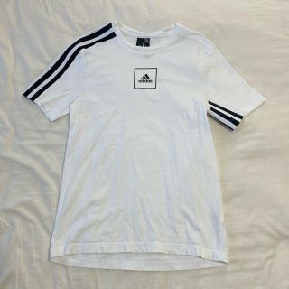 アディダス(adidas)のadidas Tシャツ(Tシャツ(半袖/袖なし))