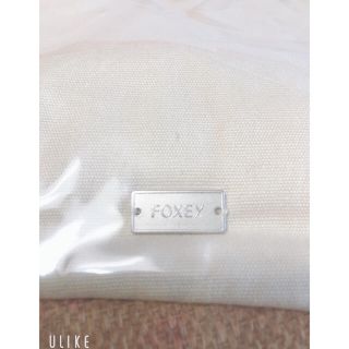 フォクシー(FOXEY)のお値引❤︎FOXEY ノベルティ巾着 コットン(ベージュ)×ストロー素材(ポーチ)