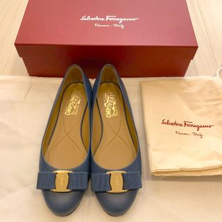 サルヴァトーレフェラガモ(Salvatore Ferragamo)の【美品】サルヴァトーレ フェラガモ　ヴァリナ ブルー(ハイヒール/パンプス)