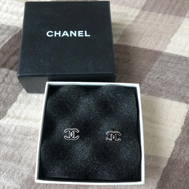 <美品> chanel シャネル ココマーク ブラック エナメル ピアス 04P