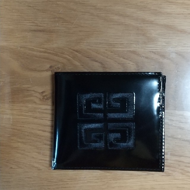 GIVENCHY  折り財布  新品未使用  ジヴァンシーのマーク刺繍財布