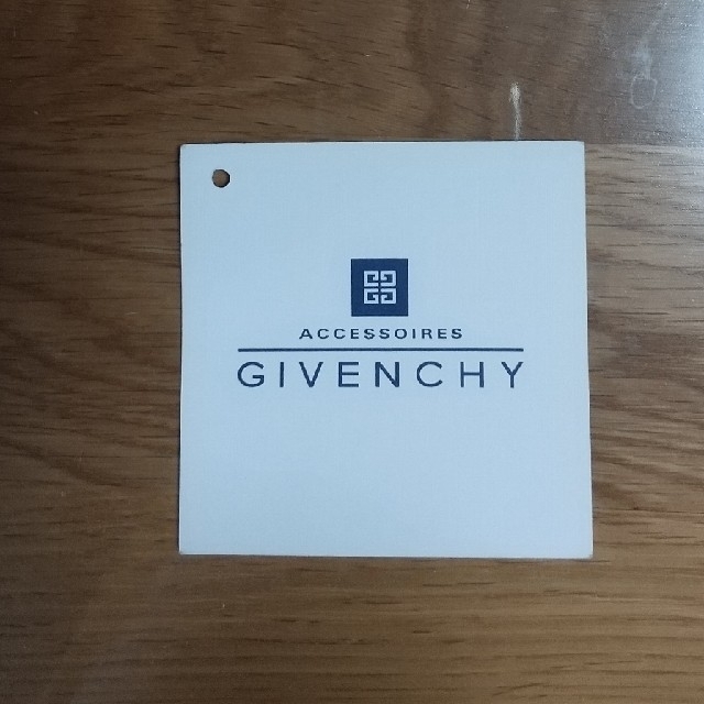 GIVENCHY(ジバンシィ)のGIVENCHY  折り財布  新品未使用  ジヴァンシーのマーク刺繍 レディースのファッション小物(財布)の商品写真
