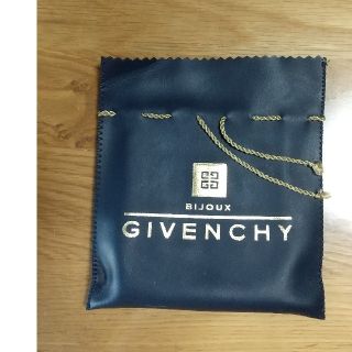 GIVENCHY  折り財布  新品未使用  ジヴァンシーのマーク刺繍