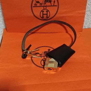 エルメス(Hermes)のHERMES ゴールドカデナパドロック南京錠鍵2本、クロシェット付き！(ネックレス)