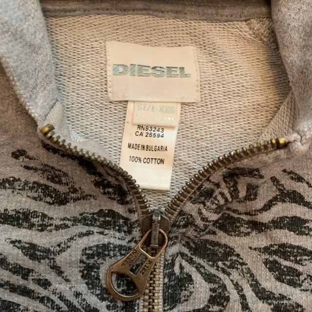 DIESEL(ディーゼル)のディーゼルキッズパーカー　グレー　XXSお値下げしました！ キッズ/ベビー/マタニティのキッズ服男の子用(90cm~)(ジャケット/上着)の商品写真