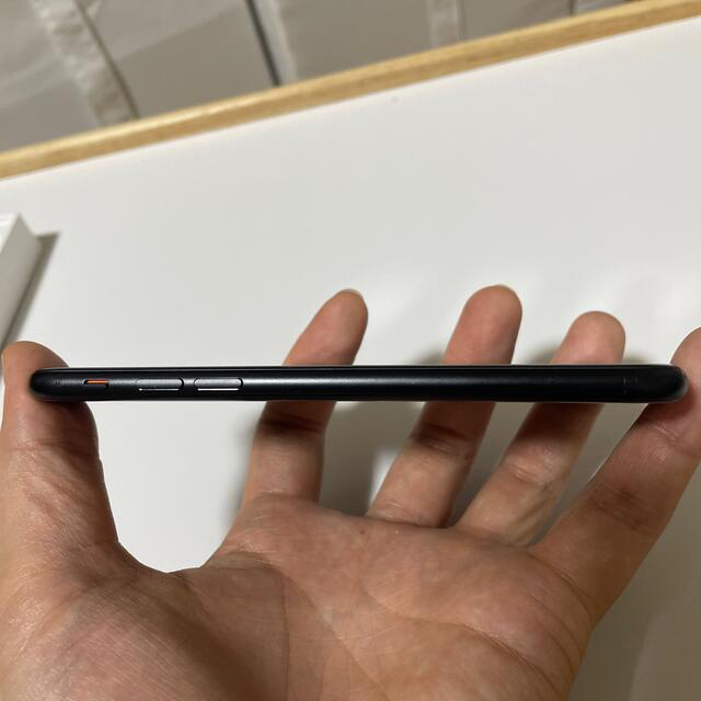 Apple(アップル)の【えりえり様専用】iPhoneSE第2世代　ブラック　64GB スマホ/家電/カメラのスマートフォン/携帯電話(スマートフォン本体)の商品写真