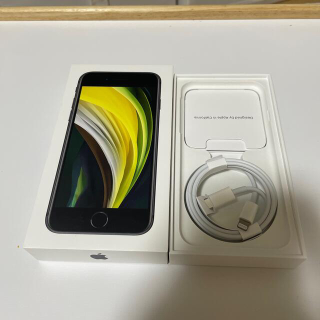 Apple(アップル)の【えりえり様専用】iPhoneSE第2世代　ブラック　64GB スマホ/家電/カメラのスマートフォン/携帯電話(スマートフォン本体)の商品写真