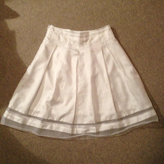 パターンフィオナ(PATTERN fiona)の白スカート(ひざ丈スカート)
