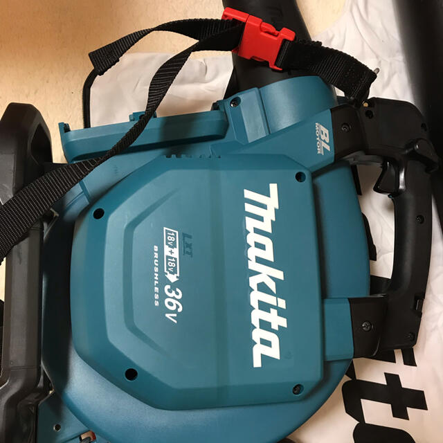 Makita(マキタ)のマキタ(Makita) 充電式ブロワ(バキュームキット付) MUB363D 中古 スポーツ/アウトドアの自転車(工具/メンテナンス)の商品写真