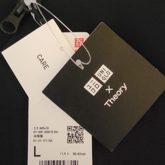 UNIQLO(ユニクロ)のブロックテックコート　UNIQLO✕Theoryコラボ　新品未使用　タグ付き レディースのジャケット/アウター(ロングコート)の商品写真