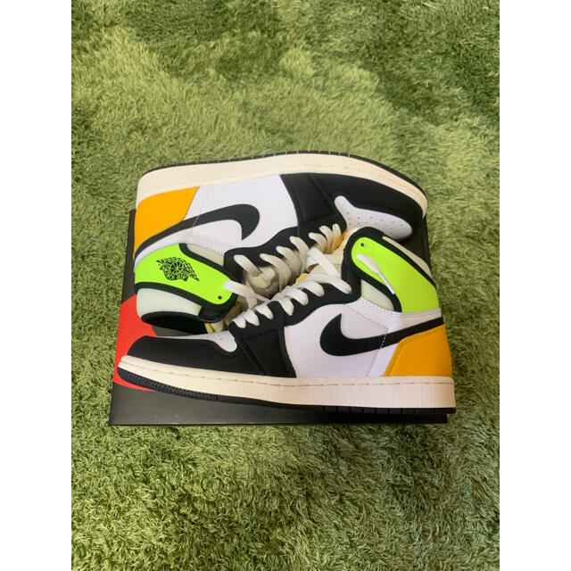 NIKE(ナイキ)のNIKE AIR JORDAN1 HIGH OG VOLT GOLD メンズの靴/シューズ(スニーカー)の商品写真