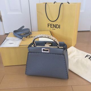 フェンディ(FENDI)のピーカブー セレリア　ミニ　パイソン　ハンドバッグ(ハンドバッグ)