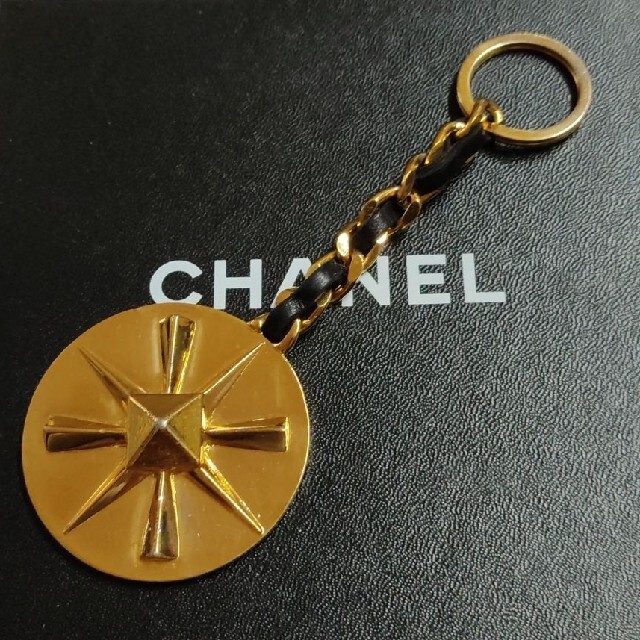 CHANEL(シャネル)のCHANEL　キーホルダー　ヴィンテージ　ココマーク レディースのファッション小物(キーホルダー)の商品写真