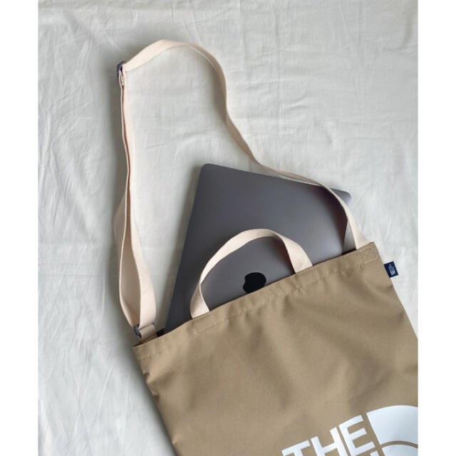THE NORTH FACE(ザノースフェイス)の【新品】ショルダーバッグ ザ・ノースフェイス BIG LOGO TOTE 2 レディースのバッグ(トートバッグ)の商品写真