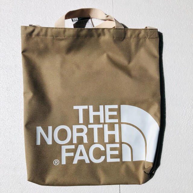 THE NORTH FACE(ザノースフェイス)の【新品】ショルダーバッグ ザ・ノースフェイス BIG LOGO TOTE 2 レディースのバッグ(トートバッグ)の商品写真