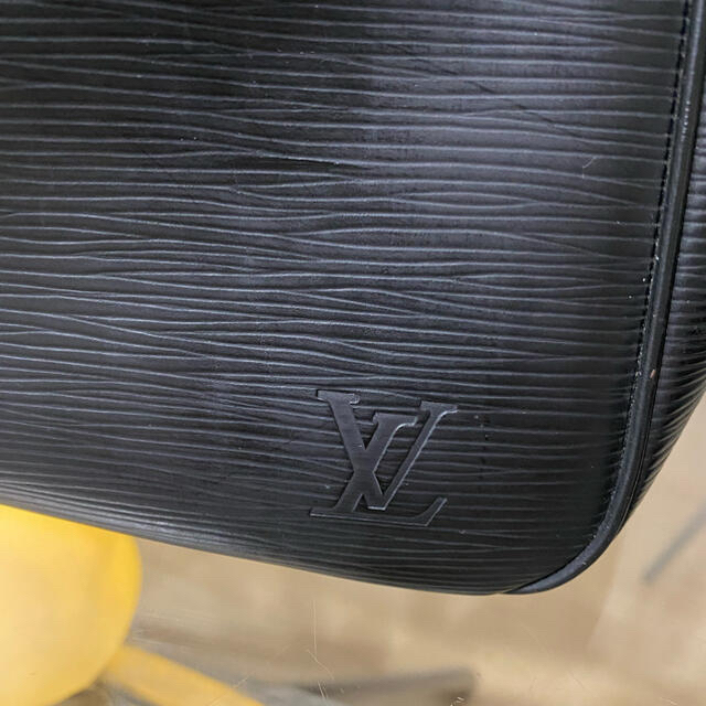 LOUIS VUITTON(ルイヴィトン)のルイヴィトン　エピ　パッシィ レディースのバッグ(ハンドバッグ)の商品写真