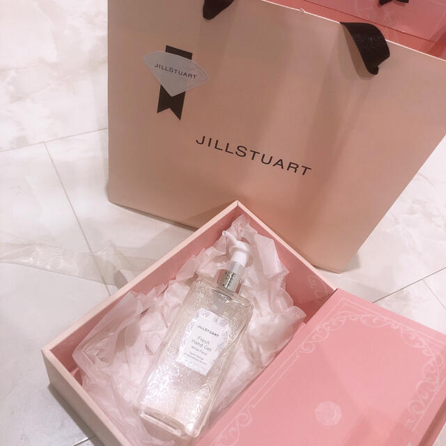 JILLSTUART(ジルスチュアート)のジルスチュアート　フレッシュハンドジェル　ホワイトフローラル新品　ハンドクリーム コスメ/美容のボディケア(ハンドクリーム)の商品写真