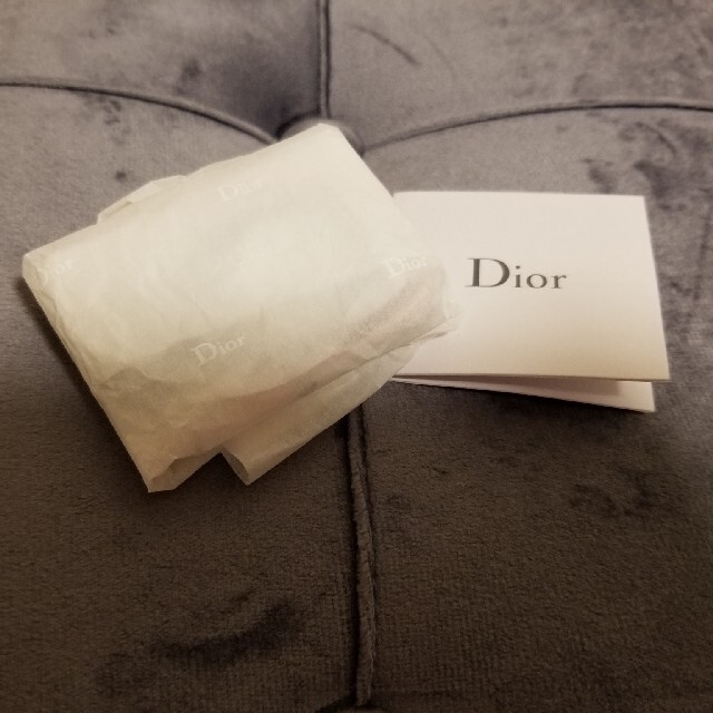 Christian Dior(クリスチャンディオール)のChristian Dior　ノベルティ　ブレスレット2本セット　リボン、スター レディースのアクセサリー(ブレスレット/バングル)の商品写真