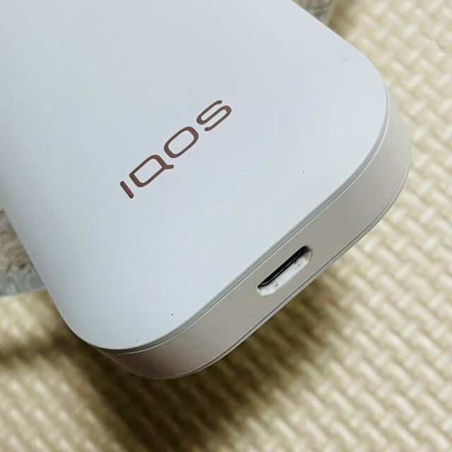 IQOS(アイコス)の☆動作確認済☆ iqos2.4plus チャージャーのみ　ホワイト メンズのファッション小物(タバコグッズ)の商品写真