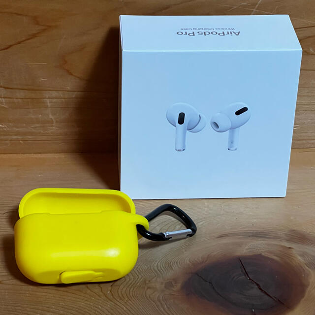 Apple(アップル)の【中古】AirPods pro ケース付き イヤーチップ未使用 2月まで保証あり スマホ/家電/カメラのオーディオ機器(ヘッドフォン/イヤフォン)の商品写真