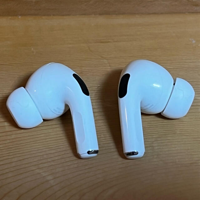 Apple(アップル)の【中古】AirPods pro ケース付き イヤーチップ未使用 2月まで保証あり スマホ/家電/カメラのオーディオ機器(ヘッドフォン/イヤフォン)の商品写真