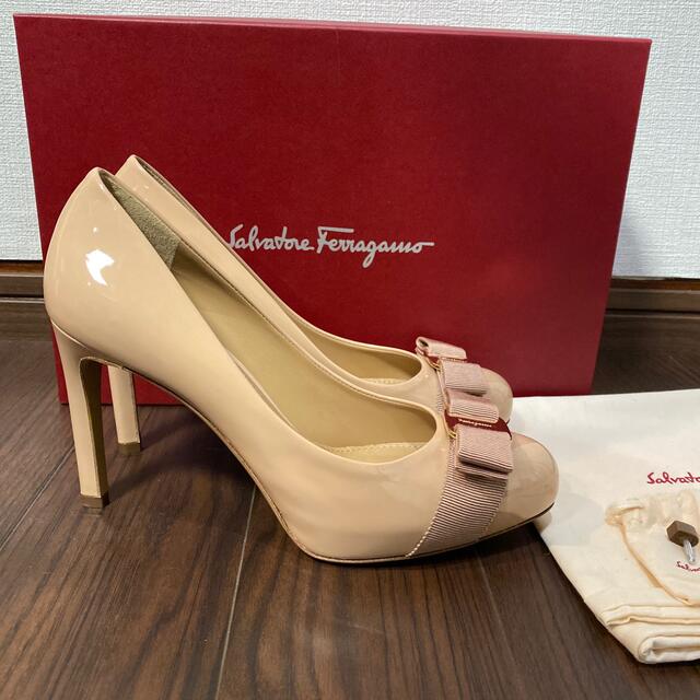 Salvatore Ferragamo(サルヴァトーレフェラガモ)のフェラガモ　パンプス　PIMPA レディースの靴/シューズ(ハイヒール/パンプス)の商品写真