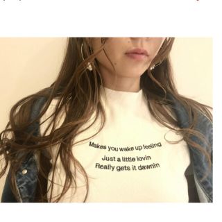 リエンダ(rienda)のrienda メッセージロゴニットT ニット Tシャツ 半袖 白 ロゴ　リエンダ(Tシャツ(半袖/袖なし))