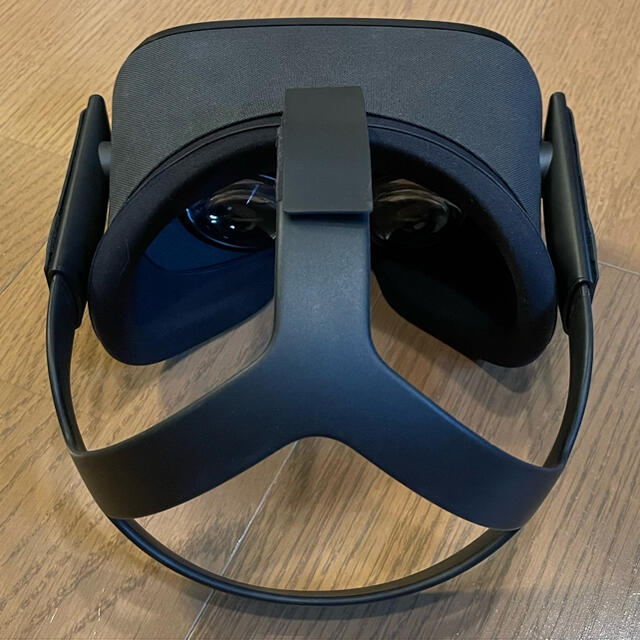 本日限り値下げOculus quest 64GB エンタメ/ホビーのゲームソフト/ゲーム機本体(家庭用ゲーム機本体)の商品写真