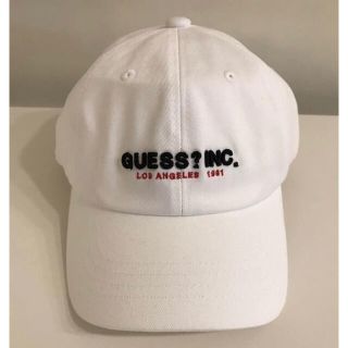 ゲス(GUESS)のguess ゲス　帽子　キャップ　白　ホワイト　野球帽　ベースボールキャップ(キャップ)