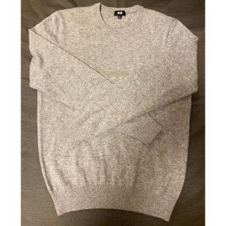 ユニクロ(UNIQLO)の【美品】ユニクロ　カシミヤクルーネックセーター(グレー)(ニット/セーター)