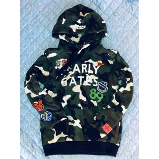PEARLY GATES - パーリーゲイツワッペン付き迷彩柄パーカーの通販 by