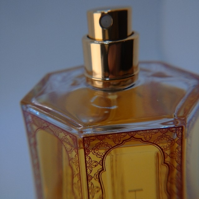 L'Artisan Parfumeur(ラルチザンパフューム)の限定ボトル「アルード」AL OUDH ラルチザンパフューム コスメ/美容の香水(ユニセックス)の商品写真