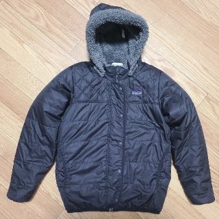 パタゴニア(patagonia)のpatagonia　キッズ　GIRLS　リバーシブル　DREAM　フーディ　黒(ジャケット/上着)