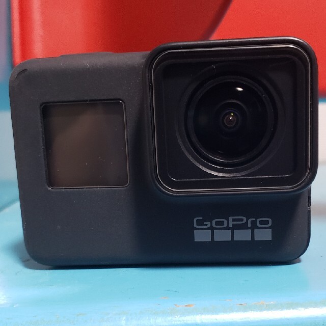 GoPro(ゴープロ)のGoPro hero7 ブラック 予備バッテリー 充電器 パーツ ケース付き スマホ/家電/カメラのカメラ(ビデオカメラ)の商品写真