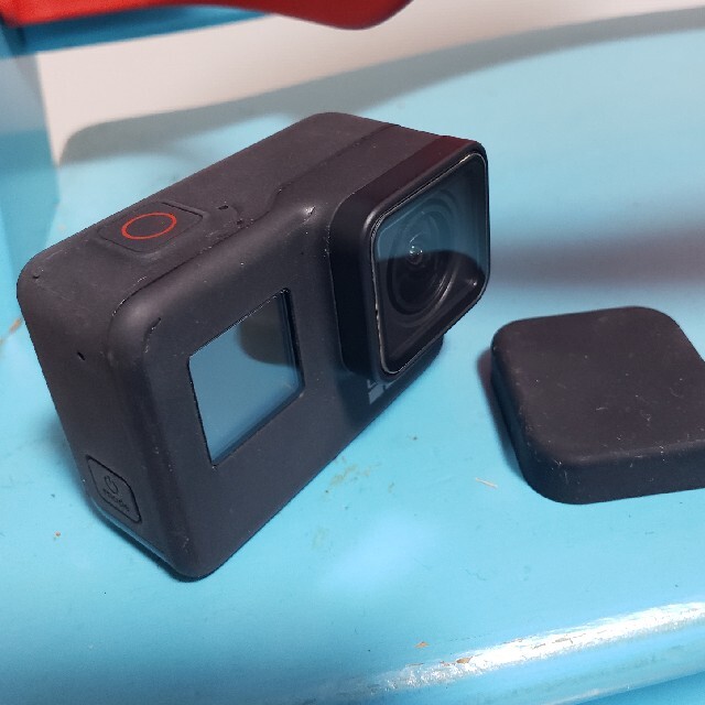 GoPro(ゴープロ)のGoPro hero7 ブラック 予備バッテリー 充電器 パーツ ケース付き スマホ/家電/カメラのカメラ(ビデオカメラ)の商品写真