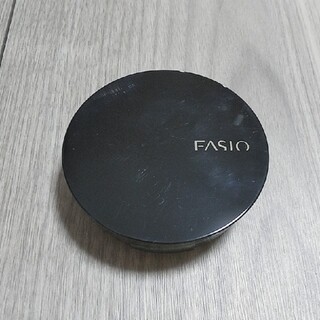ファシオ(Fasio)のファシオ　ラスティングフェイスパウダーWP　02ミディアムベージュ(フェイスパウダー)