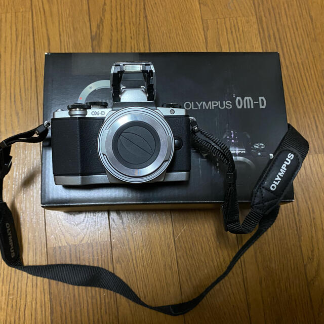 OLYMPUS om-d e-m10