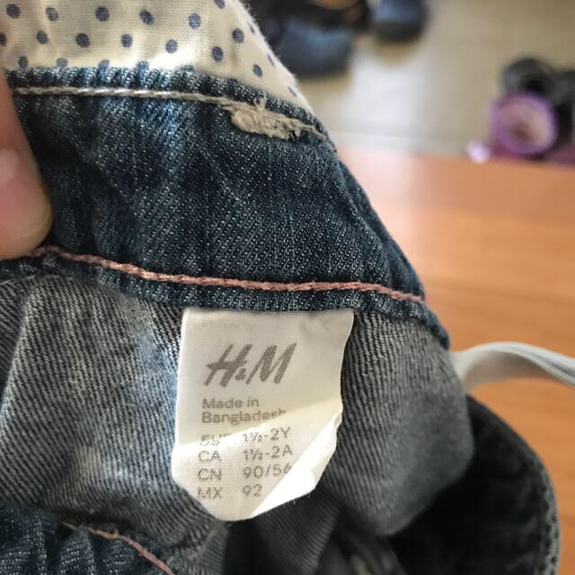 H&M(エイチアンドエム)のサロペット　H&M デニム　ハート　可愛い！！　90cm〜95cm キッズ/ベビー/マタニティのキッズ服女の子用(90cm~)(その他)の商品写真