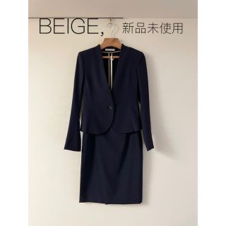 ★新品★BEIGE, ベイジ ノーカラーセットアップスーツ ネイビー(ノーカラージャケット)