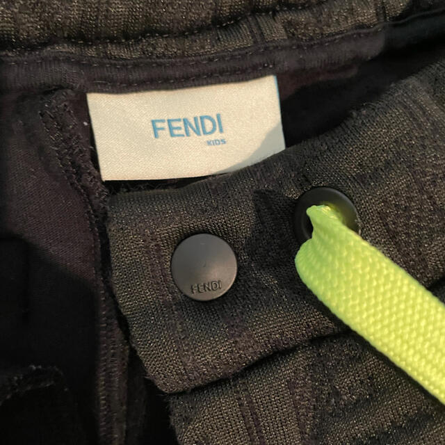 FENDI(フェンディ)のFENDI kids 8A厚手ハーフパンツ キッズ/ベビー/マタニティのキッズ服男の子用(90cm~)(パンツ/スパッツ)の商品写真